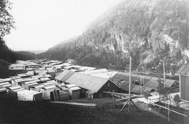 Hyttfossen Sagbruk 3 - ca.1900.jpg