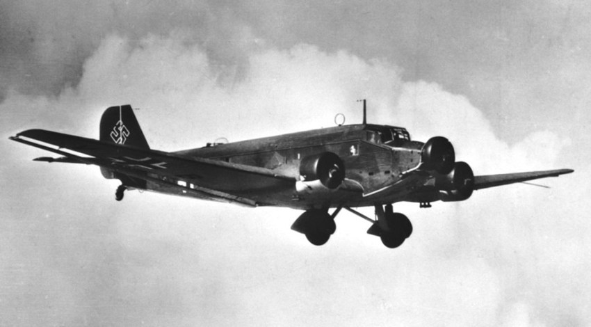 Tysk transportfly lander på isen