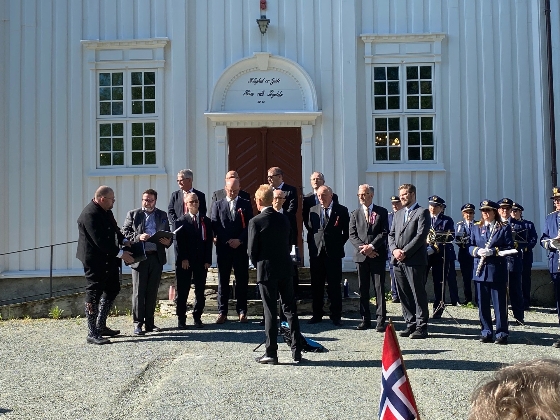 Kransnedleggelse ved Klæbu kirke – 17. mai 2024